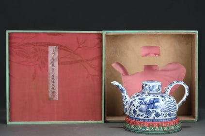 A BLUE AND WHITE 'INTERLOCKING LOTUS AND PHOENIX' EWER