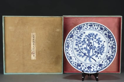 A BLUE AND WHITE 'THREE FRIENDS' DISH