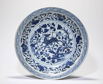 A BLUE AND WHITE 'AUSPICIOUS BEASTS' DISH