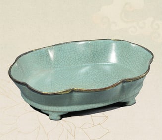 A RU 'CHRYSANTHEMUM-MOUTH' BRUSH WASHER
