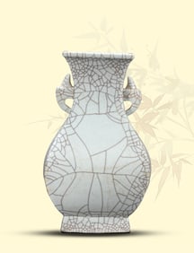 A GUAN-TYPE SQUARE VASE