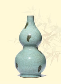 A PLUM-GREEN GLAZED 'BROWN-SPECKLED' VASE