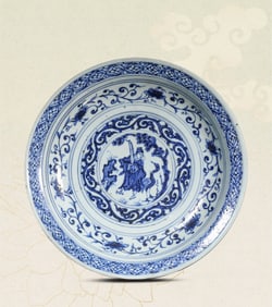 A BLUE AND WHITE 'FIGURE SCENE' DISH