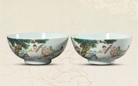 A PAIR OF FAMILLE-ROSE 'FIGURE SCENE WITH POEM' BOWLS