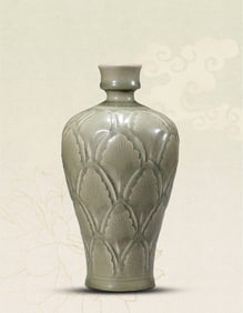 A YAOZHOU CARVED 'PLANTAIN LEAF' MEIPING