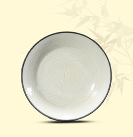 A DING CARVED 'FLORAL' DISH