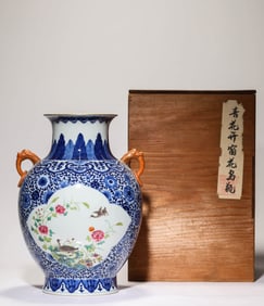 A BLUE AND WHITE AND FAMILLE-ROSE MEDALLION 'BIRDS AND FLOWERS' VASE