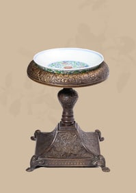 A DOUCAI 'INTERLOCKING FLOWERS' DISH