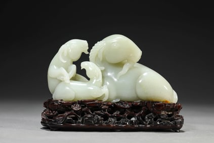 A JADE 'THREE RAMS' ORNAMENT