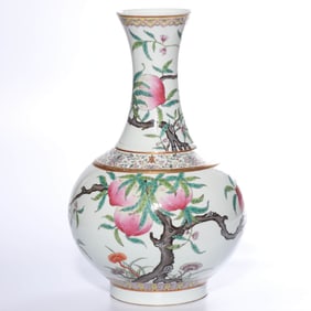 A FAMILLE-ROSE 'PEACHES' VASE