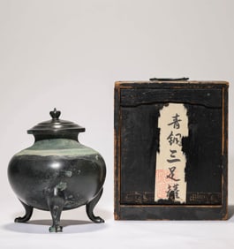 A JAR WITH THREE BEAST FEET