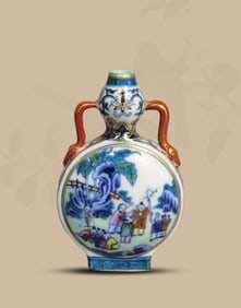 A DOUCAI 'CHILDREN AT PLAY' GOURD SHAPED VASE