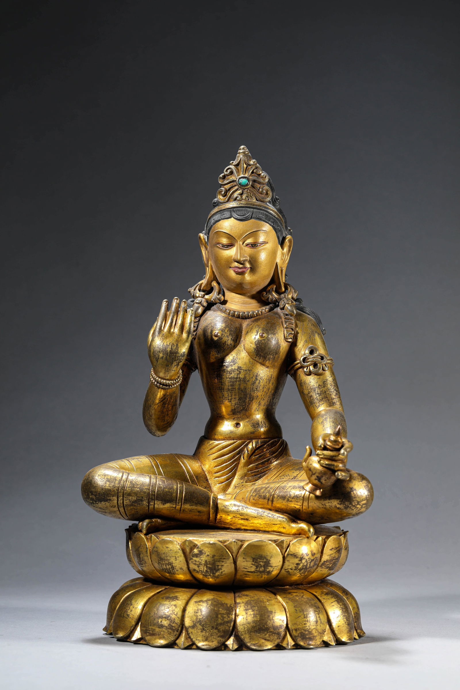 A TIBETAN TUBO-STYLE AVALOKITESHVARA: A TIBETAN TUBO-STYLE AVALOKITESHVARA Dimensions:Weight: 5250g. Length: 19cm (7.48in) x Width: 17cm (6.69in) x Height: 33.5cm (13.19in). All measurements are approximate. Azaya Art Gallery is delighted