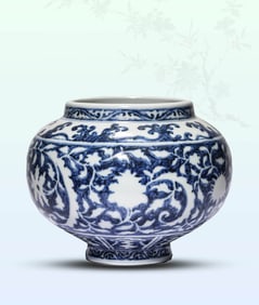 A BLUE AND WHITE 'INTERLOCKING LOTUS' JAR