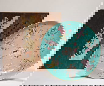 A TURQUOISE-GROUND FAMILLE-ROSE 'FIGURE SCENE' DISH