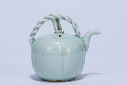 A WHITE-GLAZED RIDGED WATER DROPPER