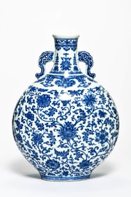 A BLUE-AND-WHITE 'INTERLOCKING LOTUS' MOONFLASK