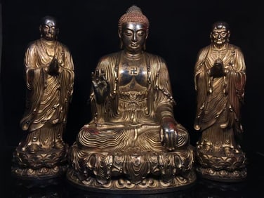A FINELY CAST COPPER 'SHAKYAMUNI WITH DISCIPLES' STATUE