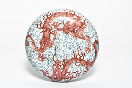 A BLUE-AND-WHITE AND IRON-RED 'CLOUD AND DRAGON' COVERED BOX