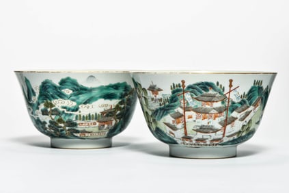 A PAIR OF FAMILLE ROSE 'LANDSCAPE' BOWLS