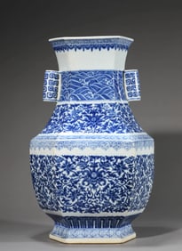 A BLUE AND WHITE 'INTERLOCKING LOTUS' JAR