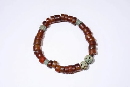 A CARNELIAN BEAD NECKLACE