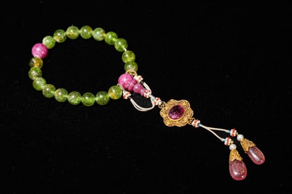 A TOURMALINE BEAD BRACELET