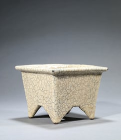 A GE-TYPE FLOWERPOT