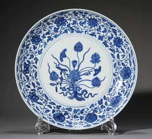 A BLUE AND WHITE 'BOUQUET OF LOTUS' DISH