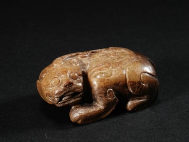 A JADE 'BEAST' PENDANT