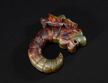 A JADE 'DRAGON' PENDANT