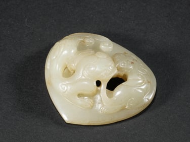 A JADE 'CHI DRAGON' BUTTON