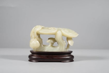 A WHITE JADE 'LINGZHI' RUYI SCEPTRE ORNAMENT