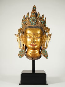 A GILT-BRONZE HEAD OF AVALOKITESHVARA