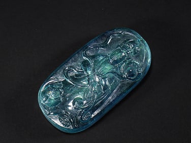 AN AQUAMARINE FIGURE OF AVALOKITESHVARA PENDANT