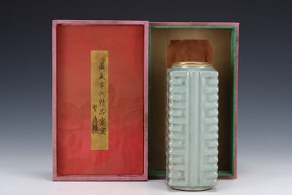 A GUAN TYPE CONG-FORM VASE