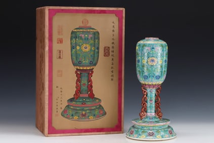AN ENAMEL TURQUOISE-GREEN GLAZED 'INTERLOCKING FLOWERS' HAT STAND
