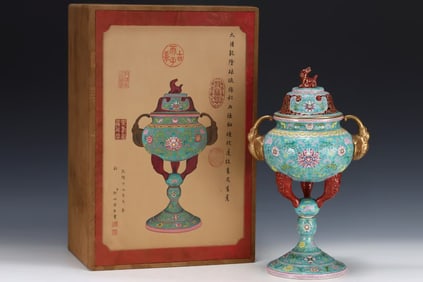 AN ENAMEL TURQUOISE-GREEN GLAZED 'INTERLOCKING LOTUS' STEM CENSER