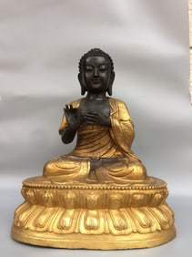 A GILT-BRONZE FIGURE OF SAKYAMUNI BUDDHA