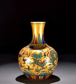 A GOLD-GROUND WUCAI 'DRAGON' GLOBULAR VASE