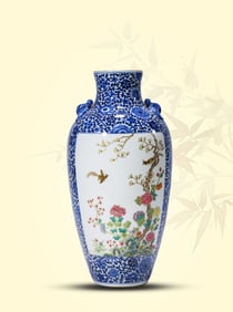 A BLUE AND WHITE WITH FAMILLE-ROSE 'MAGPIE-ON-PLUM' VASE