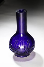 A SAPPHIRE-BLUE GLASS 'ARABIC INSCRIPTION' LONG-NECK VASE
