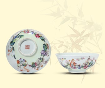 A PAIR OF FAMILLE-ROSE 'FIGURE' BOWLS