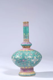 A FAMILLE-ROSE 'INTERLOCKING FLOWERS' VASE