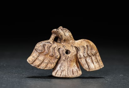 A JADE CARVING OF BIRD
