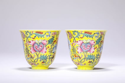 A PAIR OF LEMON-YELLOW GROUND FAMILLE-ROSE 'INTERLOCKING FLOWERS' CUPS