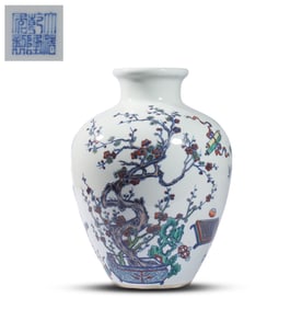A DOUCAI 'AUSPICIOUS FORTUNE' VASE
