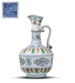 A DOUCAI 'INTERLOCKING FLOWERS' EWER