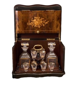 19TH CENTURY EUROPEAN GILT AND CRYSTAL WINE SET