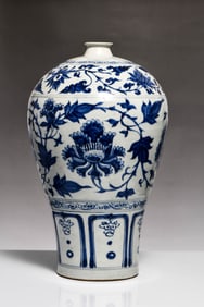 A BLUE AND WHITE 'INTERLOCKING LOTUS' MEIPING